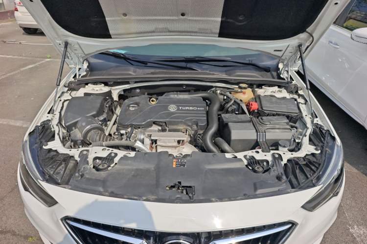 Used Buick Regal 2019 Revised 20T Luxury Version China VI Standard Engine Bay