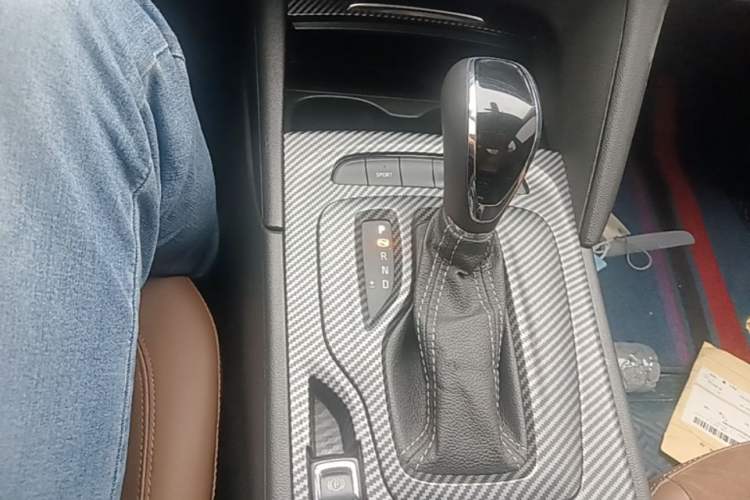 Used Buick Regal 2019 20T Elite Version China VI Standard Gear Lever