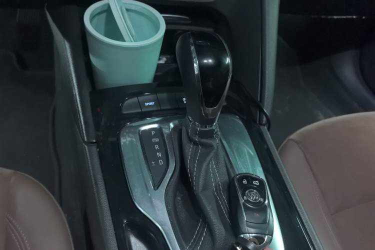 Used Buick Regal 2019 20T Elite Version China VI Standard Gear Lever