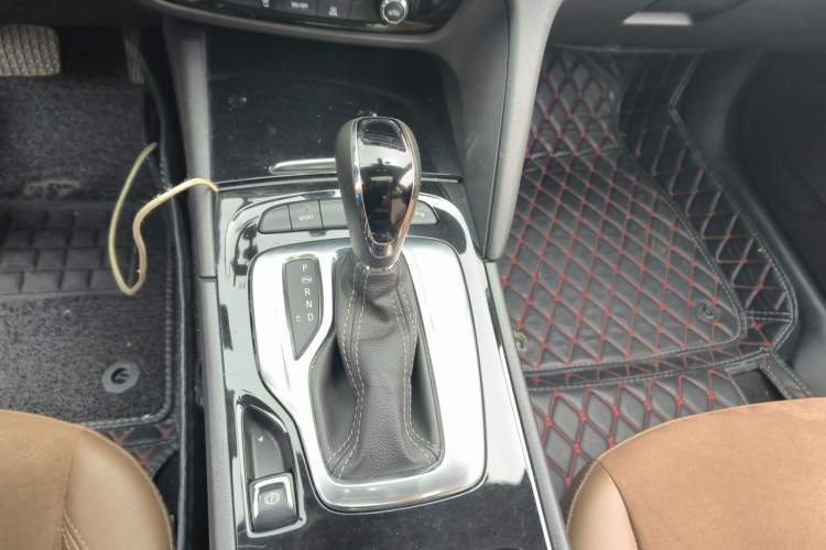 Used Buick Regal 2019 20T Elite Version China VI Standard Gear Lever