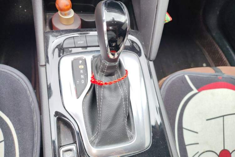 Used Buick Regal 2019 20T Elite Version China VI Standard Gear Lever