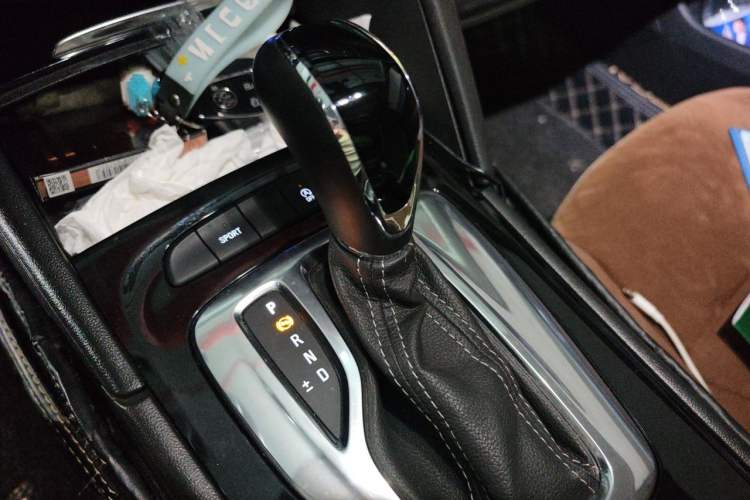 Used Buick Regal 2019 20T Elite Version China VI Standard Gear Lever