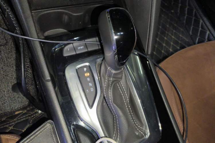 Used Buick Regal 2019 Revised 20T Luxury Version China VI Standard Gear Lever