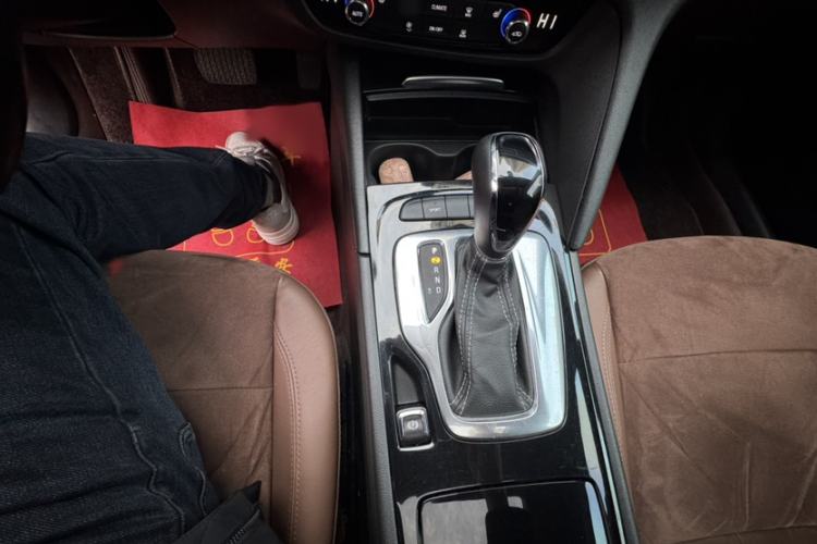 Used Buick Regal 2019 20T Elite Version China VI Standard Gear Lever