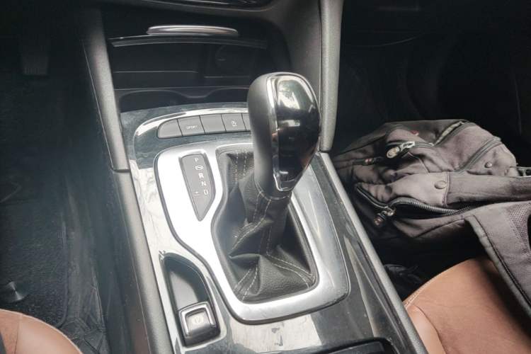 Used Buick Regal 2019 20T Elite Version China VI Standard Gear Lever