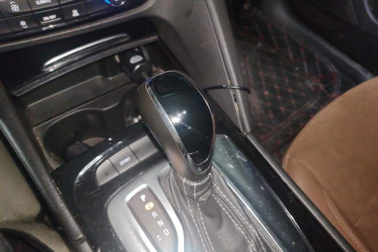 Used Buick Regal 2019 20T Elite Version China VI Standard Gear Lever