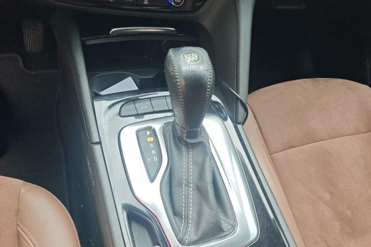 Used Buick Regal 2019 20T Elite Version China VI Standard Gear Lever