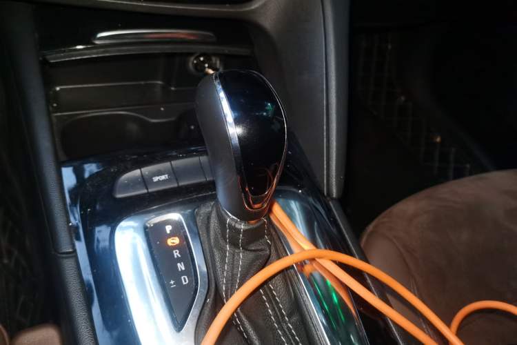 Used Buick Regal 2019 20T Elite Version China VI Standard Gear Lever