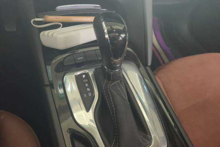 Used Buick Regal 2019 20T Elite Version China VI Standard Gear Lever