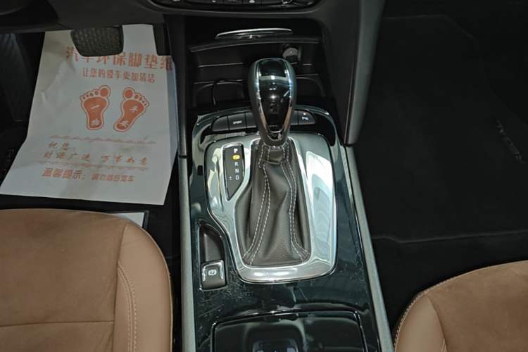 Used Buick Regal 2019 20T Elite Version China VI Standard Gear Lever