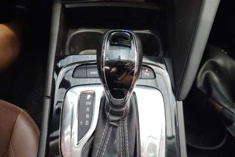 Used Buick Regal 2019 20T Elite Version China V Standard Gear Lever