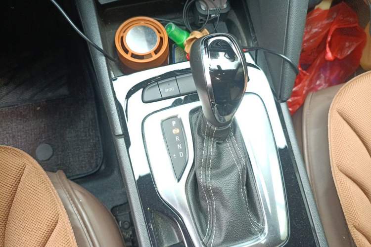 Used Buick Regal 2019 20T Luxury Model China VI Standard Gear Lever