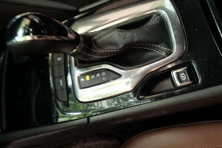 Used Buick Regal 2019 20T Elite Version China V Standard Gear Lever