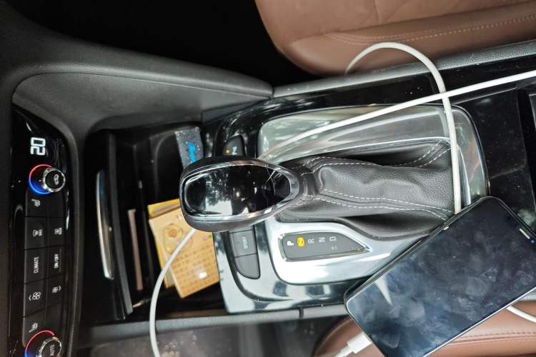 Used Buick Regal 2019 20T Elite Version China VI Standard Gear Lever