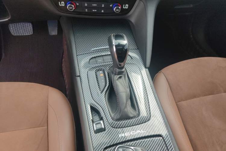 Used Buick Regal 2019 20T Elite Version China VI Standard Gear Lever