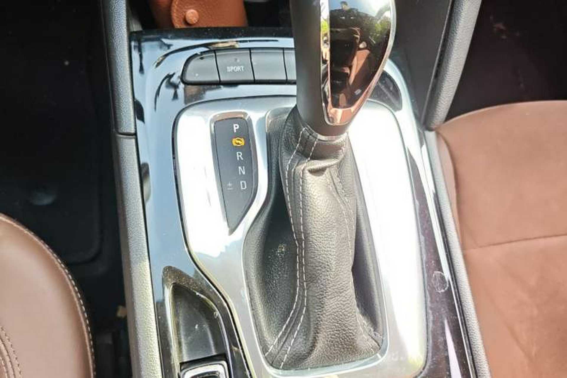 Used Buick Regal 2019 20T Elite Version China VI Standard Gear Lever