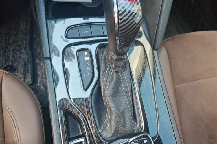 Used Buick Regal 2019 20T Elite Version China VI Standard Gear Lever