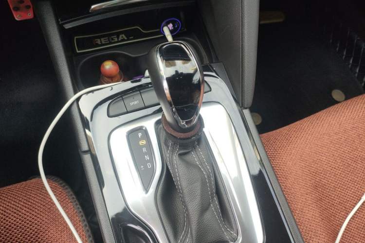 Used Buick Regal 2019 20T Elite Version China VI Standard Gear Lever