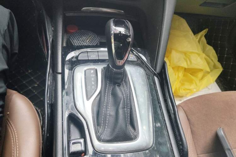 Used Buick Regal 2019 20T Elite Version China VI Standard Gear Lever