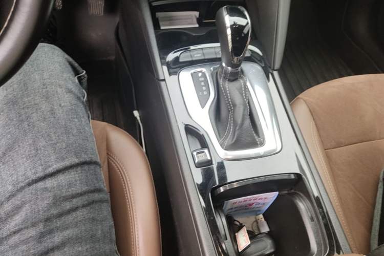 Used Buick Regal 2019 20T Elite Version China VI Standard Gear Lever