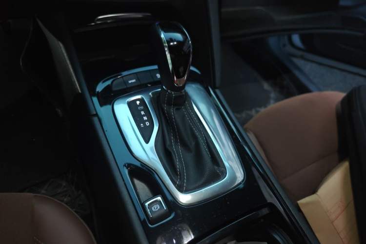 Used Buick Regal 2019 20T Elite Version China VI Standard Gear Lever