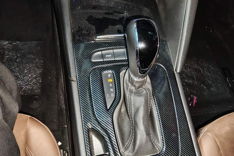Used Buick Regal 2019 20T Elite Version China VI Standard Gear Lever