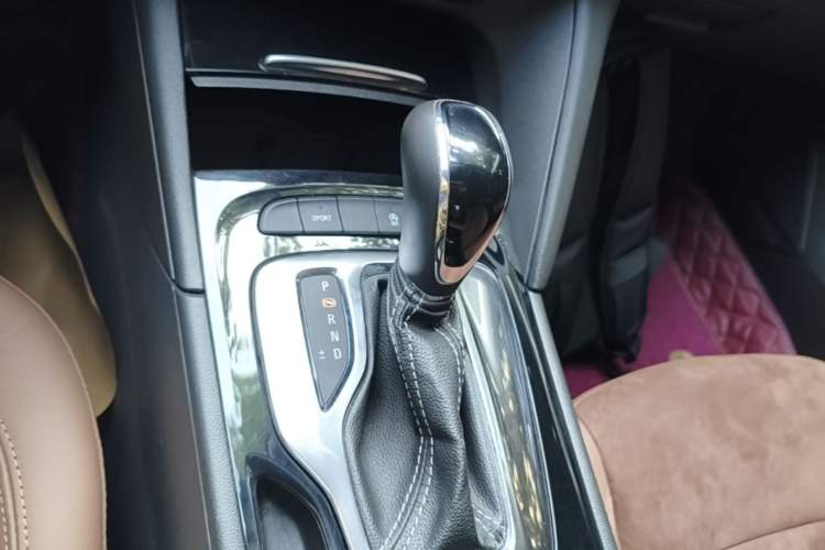 Used Buick Regal 2019 20T Elite Version China VI Standard Gear Lever