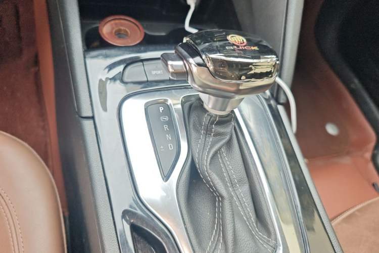 Used Buick Regal 2019 20T Luxury Model China VI Standard Gear Lever