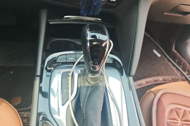 Used Buick Regal 2019 20T Elite Version China VI Standard Gear Lever