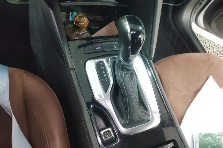 Used Buick Regal 2019 20T Elite Version China VI Standard Gear Lever