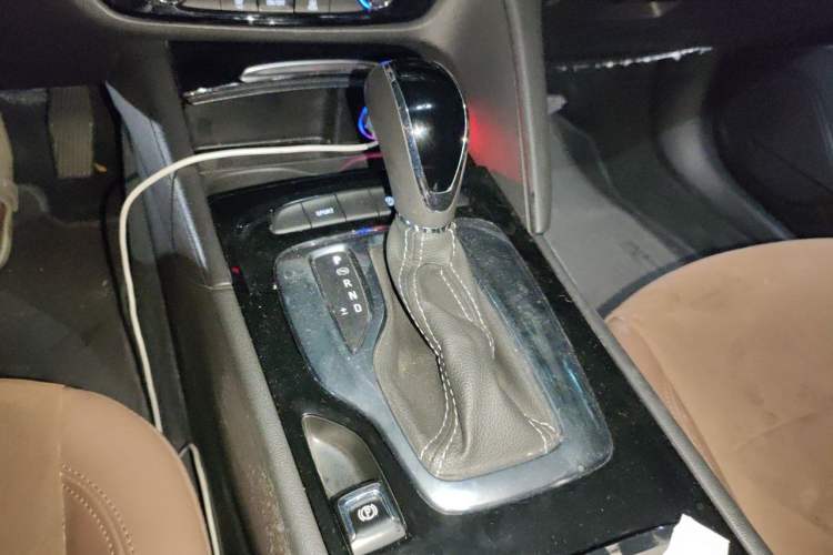 Used Buick Regal 2019 20T Elite Version China VI Standard Gear Lever