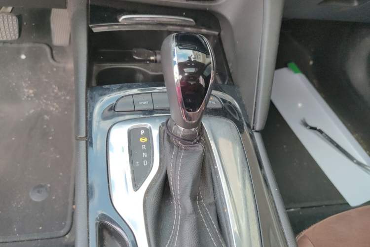 Used Buick Regal 2019 20T Elite Version China VI Standard Gear Lever