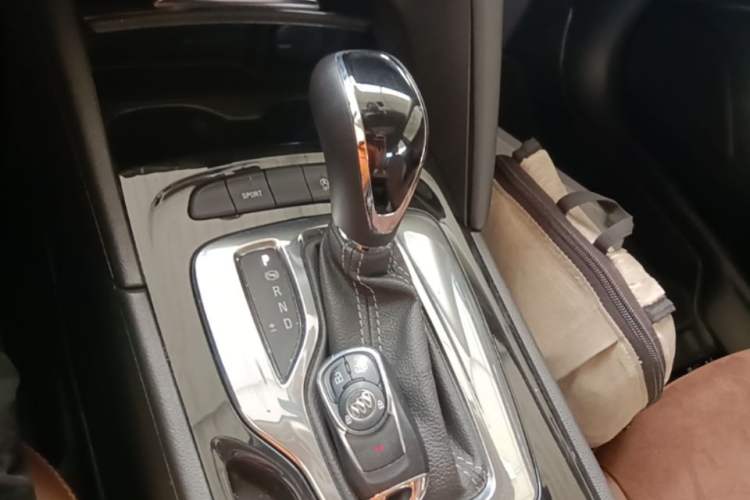 Used Buick Regal 2019 20T Elite Version China VI Standard Gear Lever