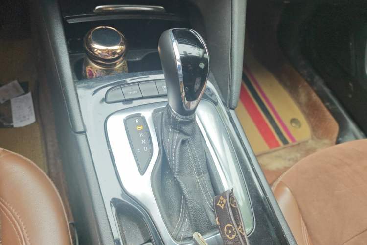 Used Buick Regal 2019 20T Elite Version China VI Standard Gear Lever