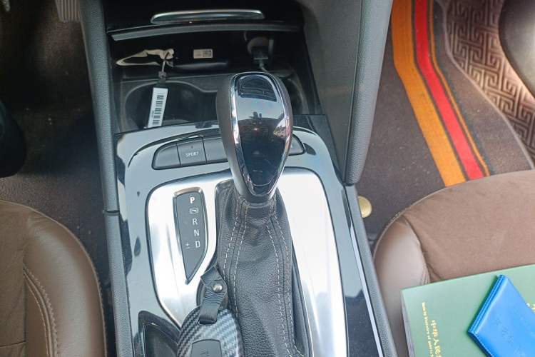 Used Buick Regal 2019 20T Elite Version China VI Standard Gear Lever