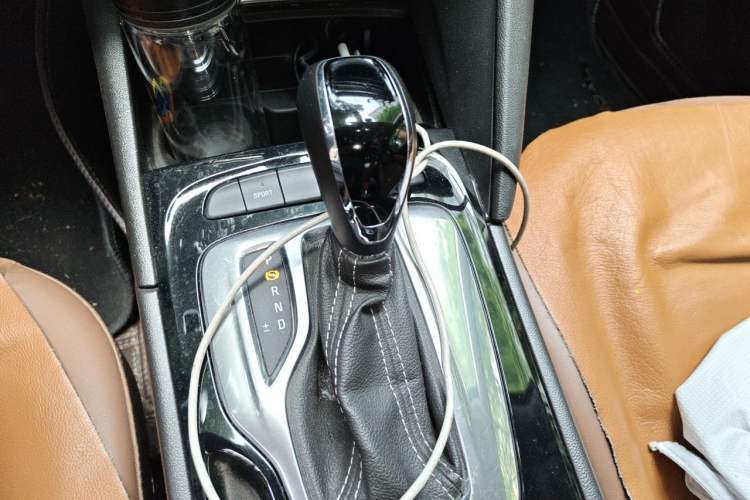 Used Buick Regal 2019 20T Elite Version China VI Standard Gear Lever