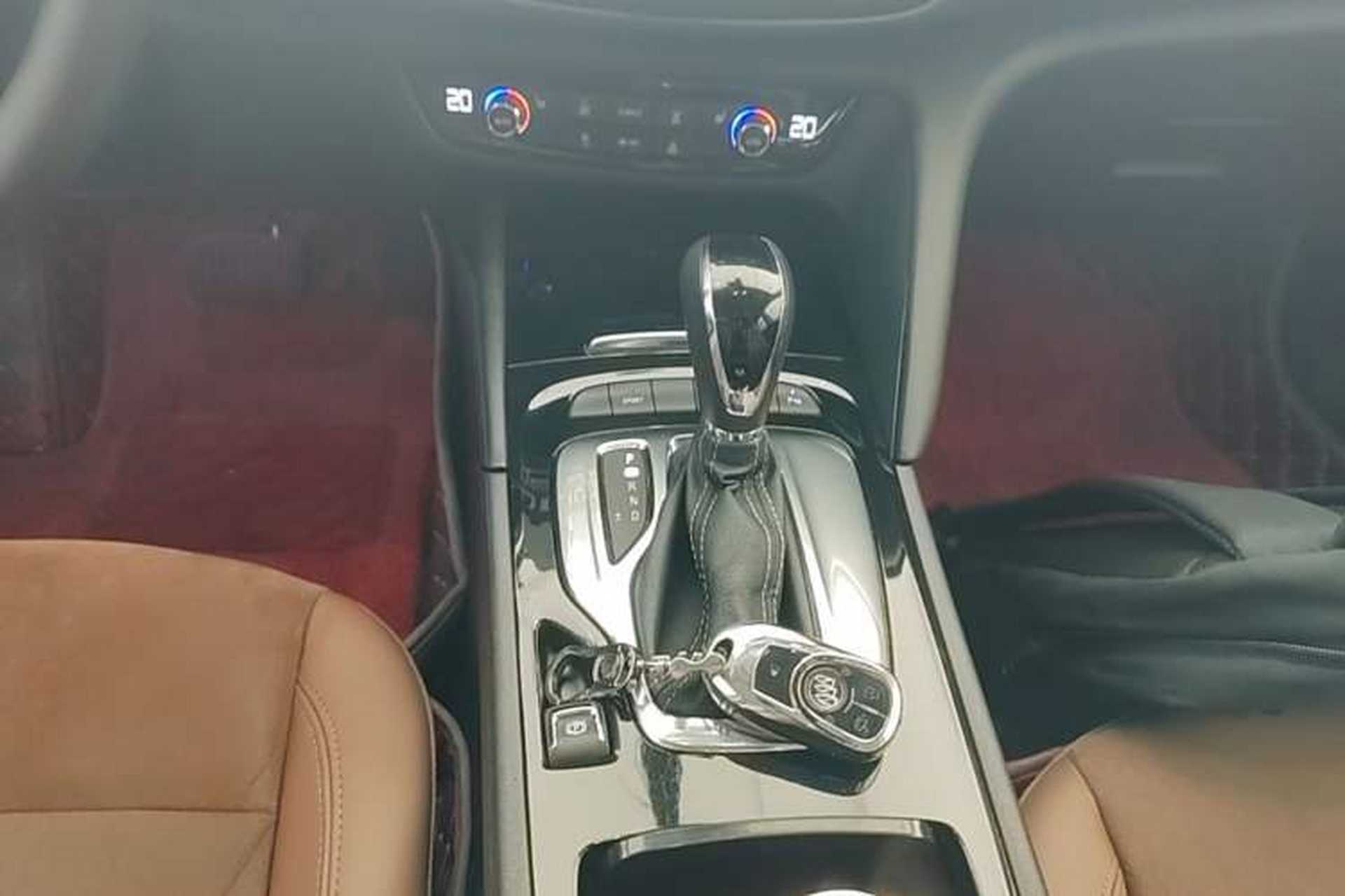 Used Buick Regal 2019 20T Elite Version China VI Standard Gear Lever