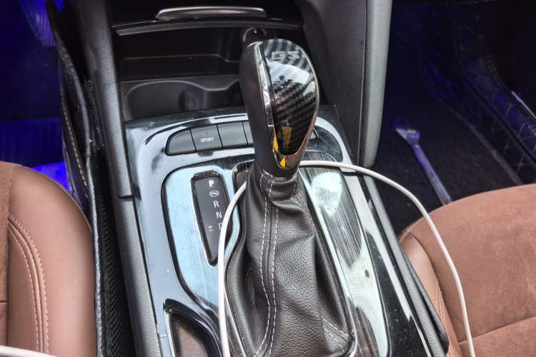 Used Buick Regal 2019 20T Elite Version China VI Standard Gear Lever