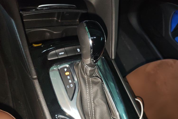 Used Buick Regal 2019 20T Elite Version China VI Standard Gear Lever