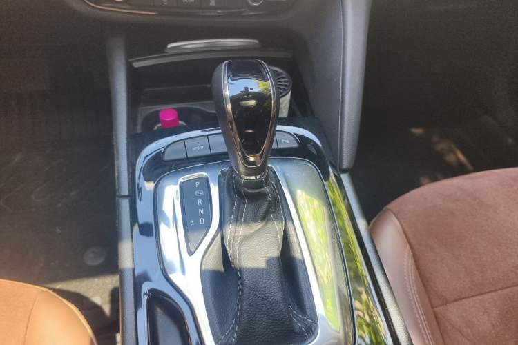 Used Buick Regal 2019 20T Luxury Model China VI Standard Gear Lever