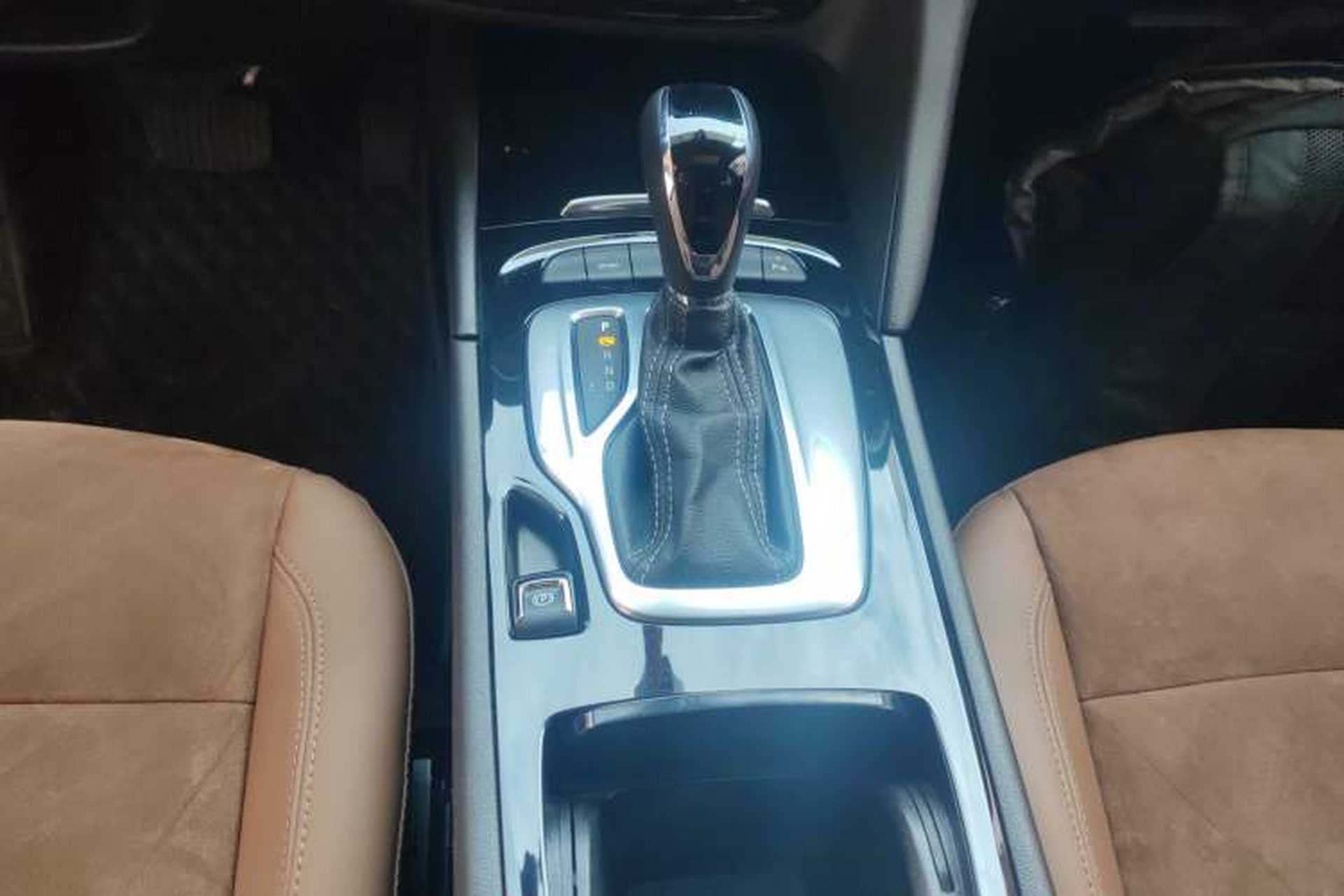 Used Buick Regal 2019 20T Elite Version China VI Standard Gear Lever