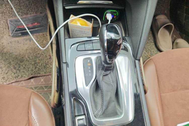 Used Buick Regal 2019 20T Elite Version China VI Standard Gear Lever