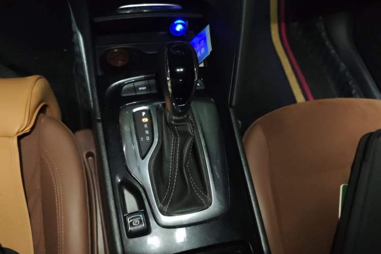 Used Buick Regal 2019 20T Elite Version China VI Standard Gear Lever