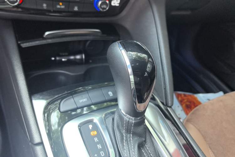 Used Buick Regal 2019 20T Luxury Model China VI Standard Gear Lever