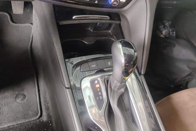Used Buick Regal 2019 20T Elite Version China V Standard Gear Lever