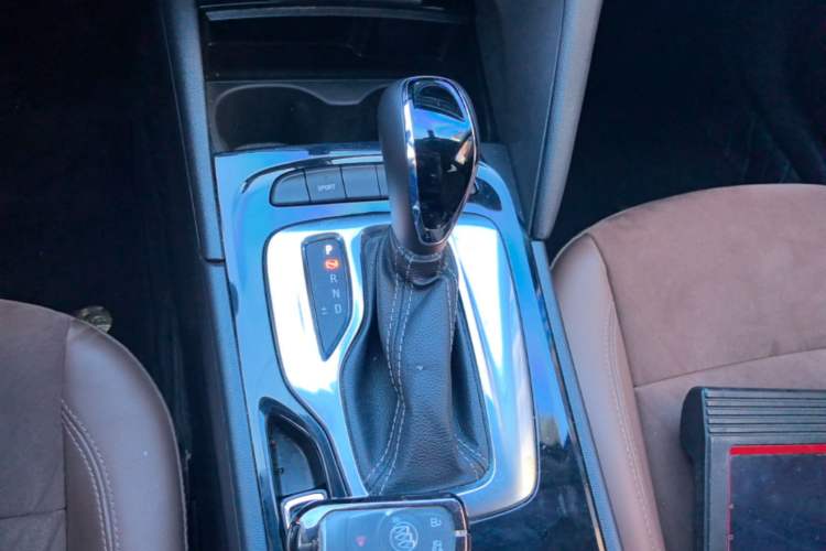 Used Buick Regal 2019 20T Luxury Model China VI Standard Gear Lever