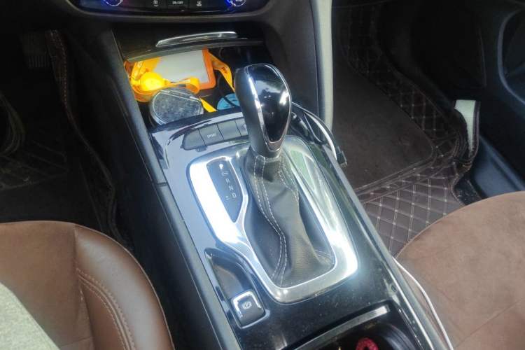 Used Buick Regal 2019 20T Elite Version China VI Standard Gear Lever