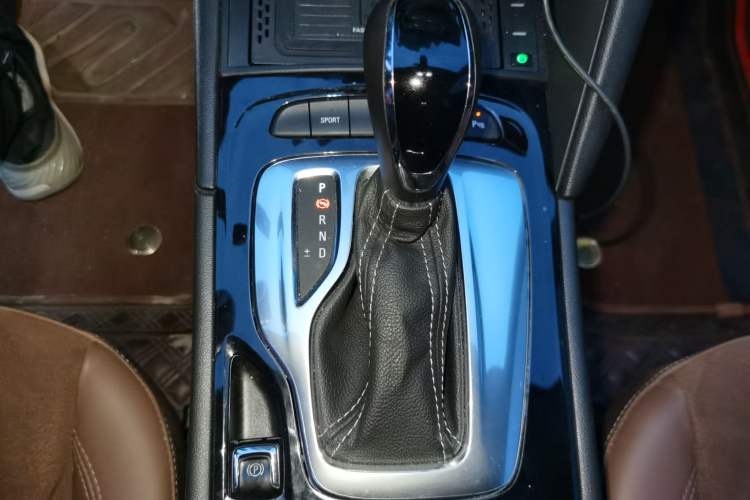Used Buick Regal 2019 20T Elite Version China VI Standard Gear Lever