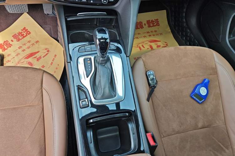 Used Buick Regal 2019 20T Elite Version China VI Standard Gear Lever
