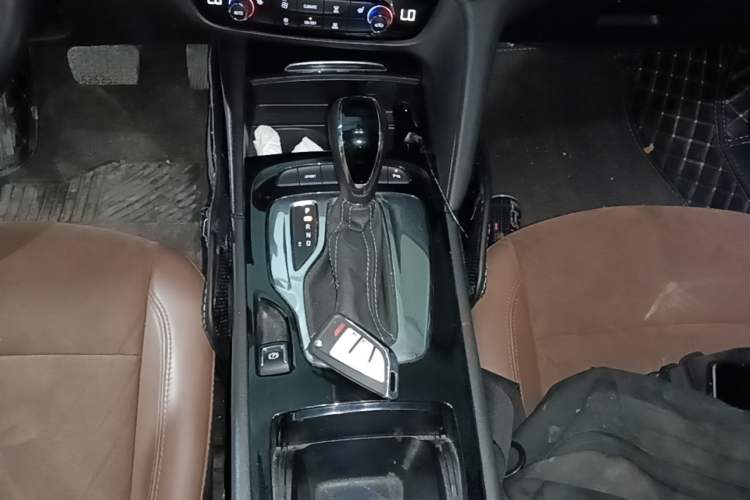 Used Buick Regal 2019 20T Elite Version China VI Standard Gear Lever